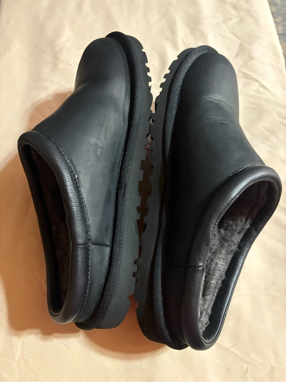 UGG Men’s Black Leather Shearling Clog Slip-Ons. Size 8